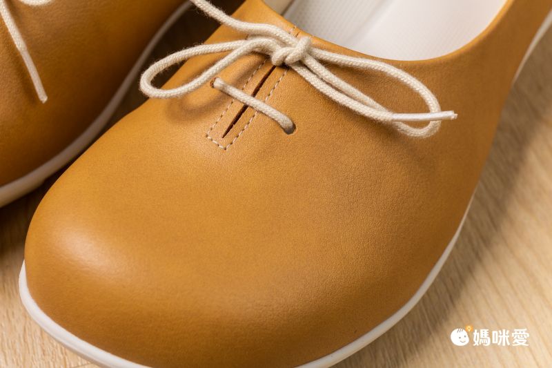 日本女裝代購 - 日本製 2balt減壓足弓支撐機能平底鞋-森林系綁帶款-帥氣黑