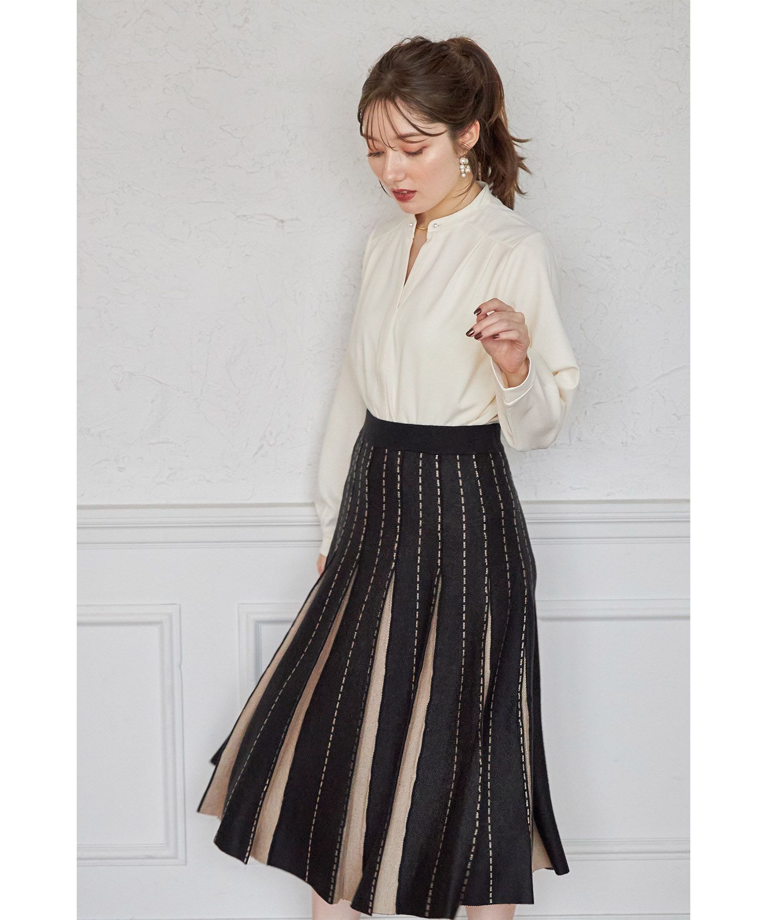 日本 tocco-closet - 低調撞色針織百褶長裙-時尚黑