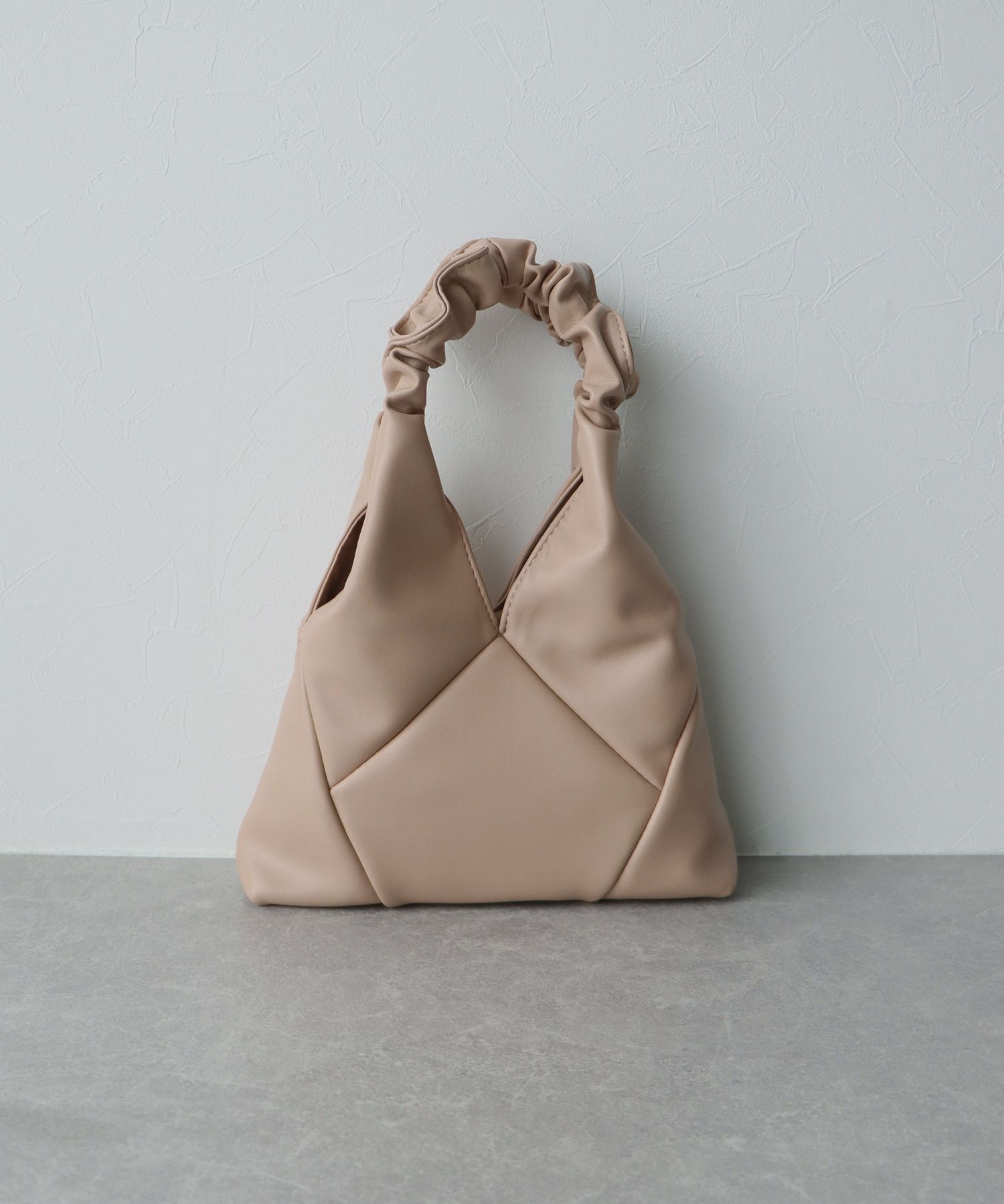 日本 BLUE EAST - 捲捲提把交叉皮革肩背包-卡其