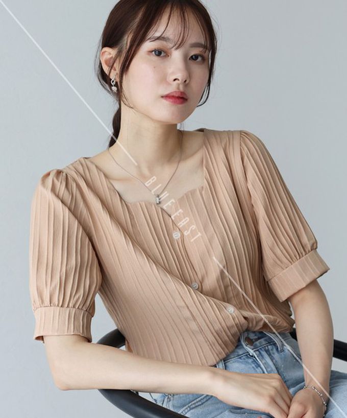 日本 BLUE EAST - 韓國製 心型領細緻泡泡短袖襯衫-黑