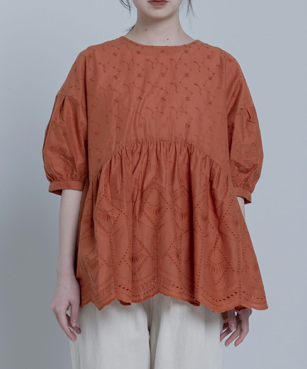 日本 Bou Jeloud - 印度棉前後兩穿刺繡雕花五分袖澎澎上衣-橘