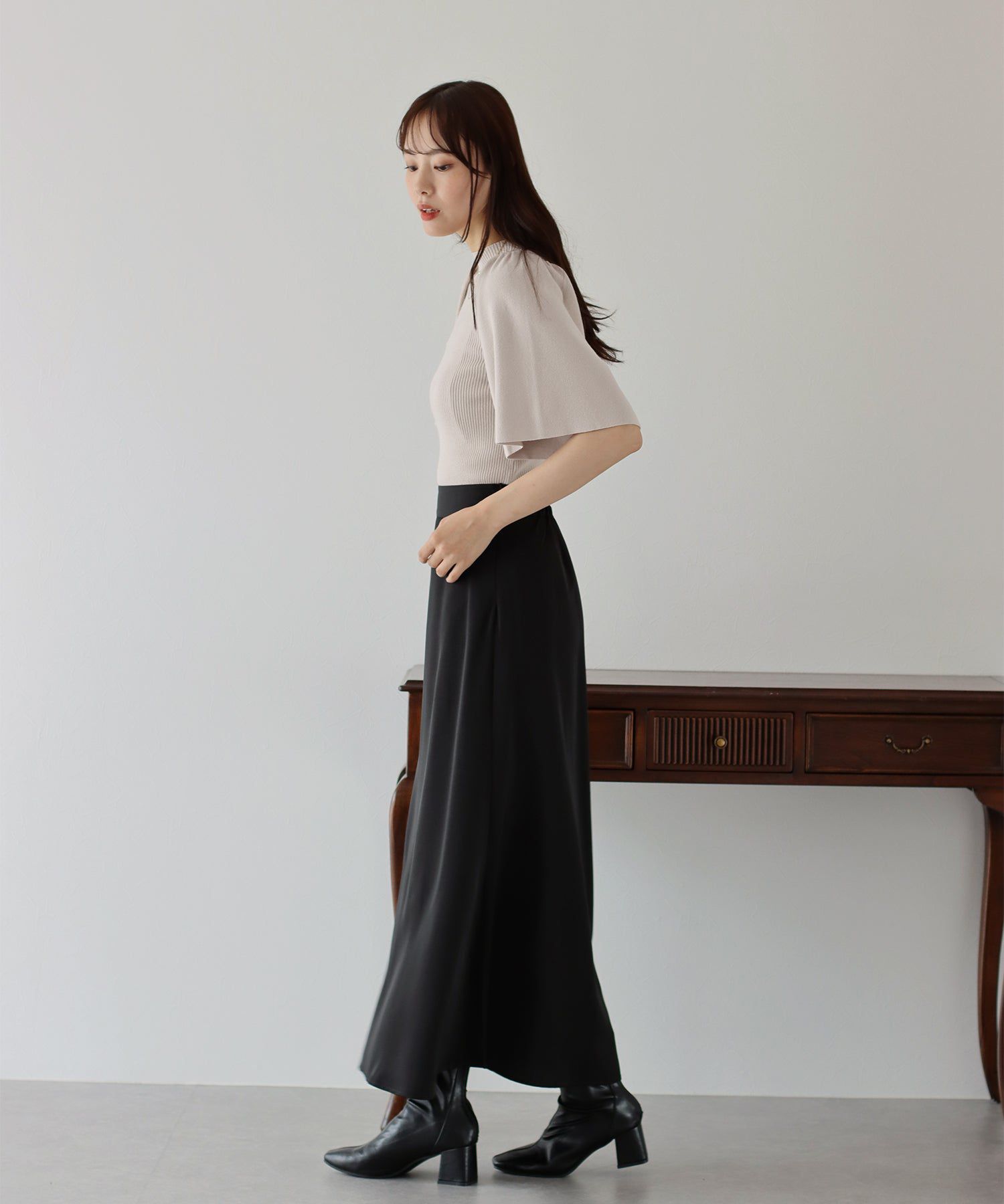 日本 BLUE EAST - 溫柔小立領羅紋五分袖上衣-深綠