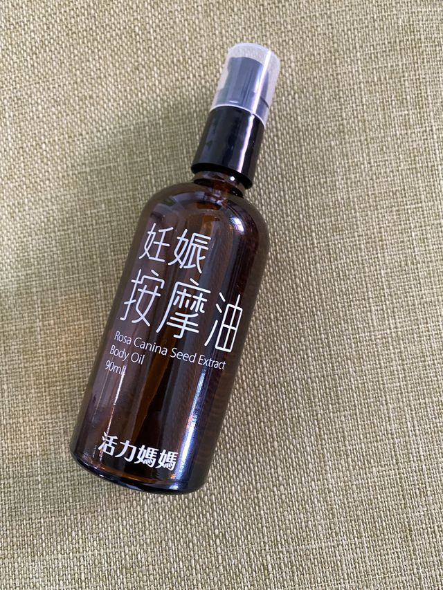 我本來用施巴，味道很香，後來用亞尼活力的妊娠油，比較沒什麼味道很快就吸收，我都洗澡完馬上擦肚子，偶爾也會擦小腿+按摩，重點是一點都不油膩，真的很推!!