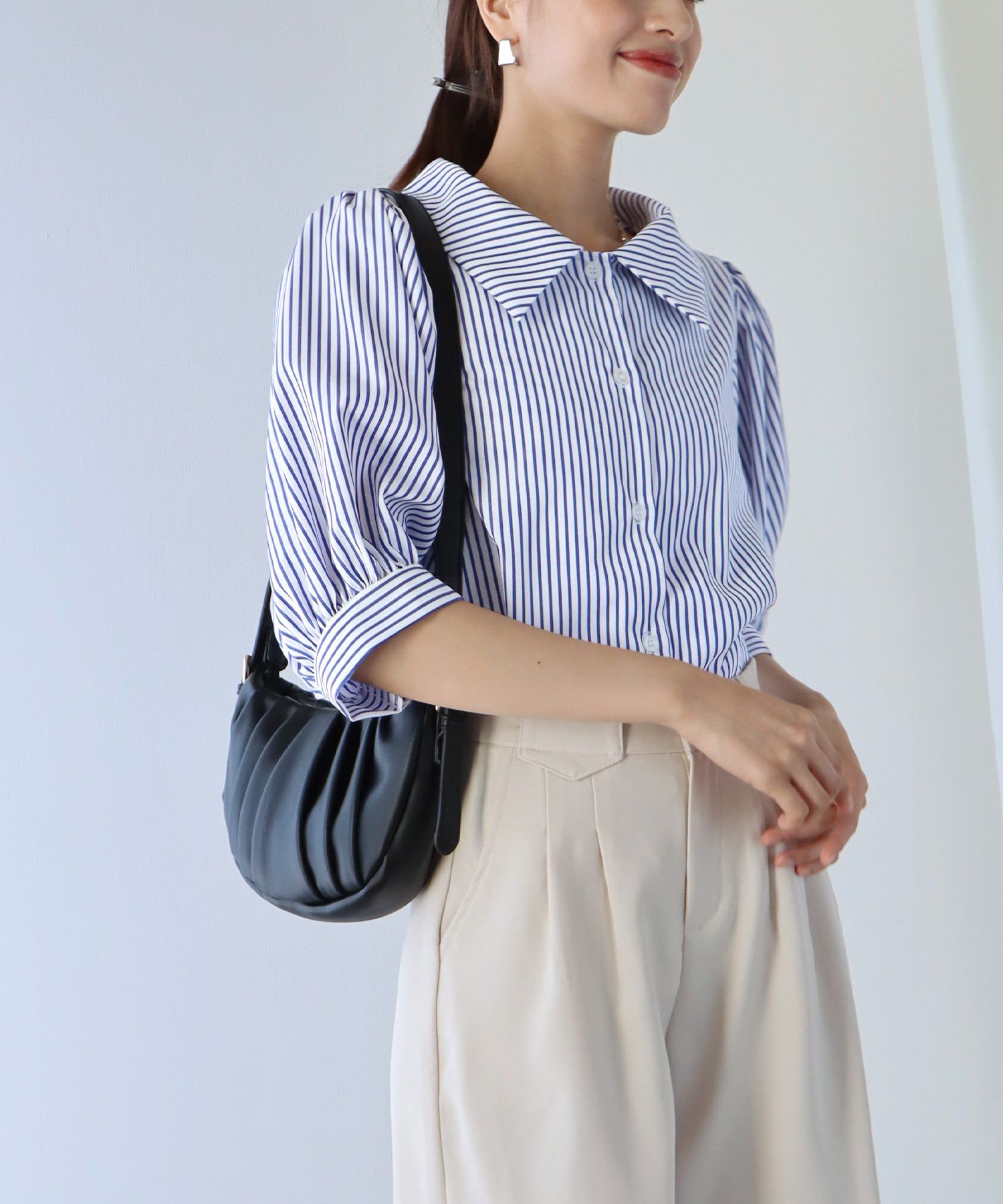 日本 BLUE EAST - 百搭翻領澎澎袖襯衫-直條紋-水藍