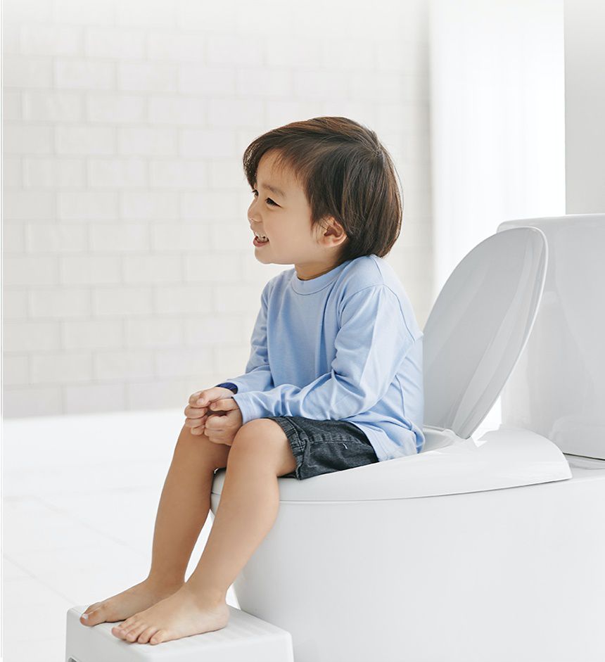 坐墊兩邊有些微下凹，前方凸起，能讓寶寶雙腿輕鬆擺對位置，不會弄得到處都是