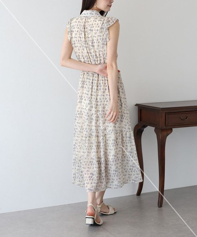 日本 BLUE EAST - 甜美雪紡束腰小荷葉無袖洋裝-碎花-米杏 (M)