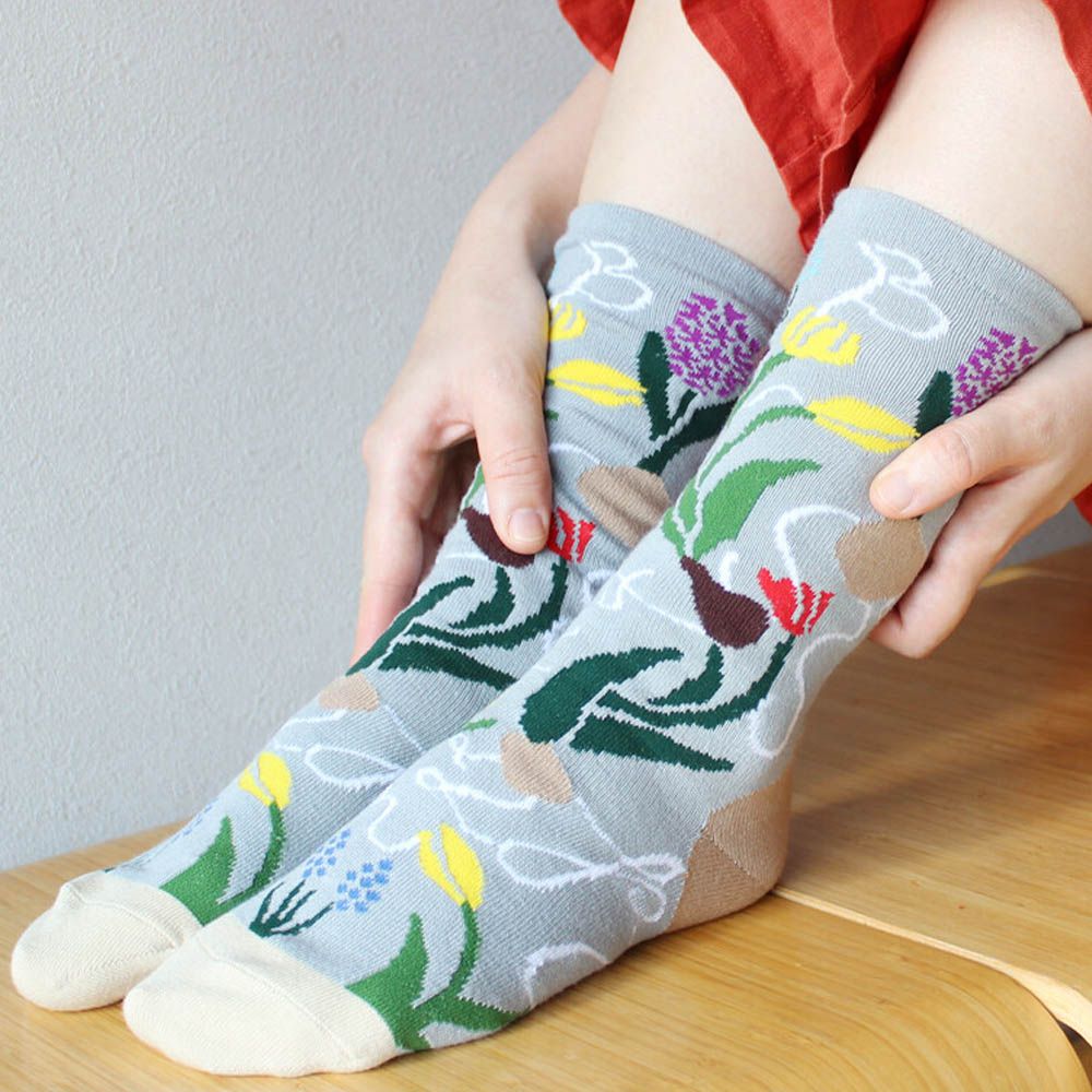 日本製 唯美花卉風長襪-球根植物-淺灰 (23-25cm)