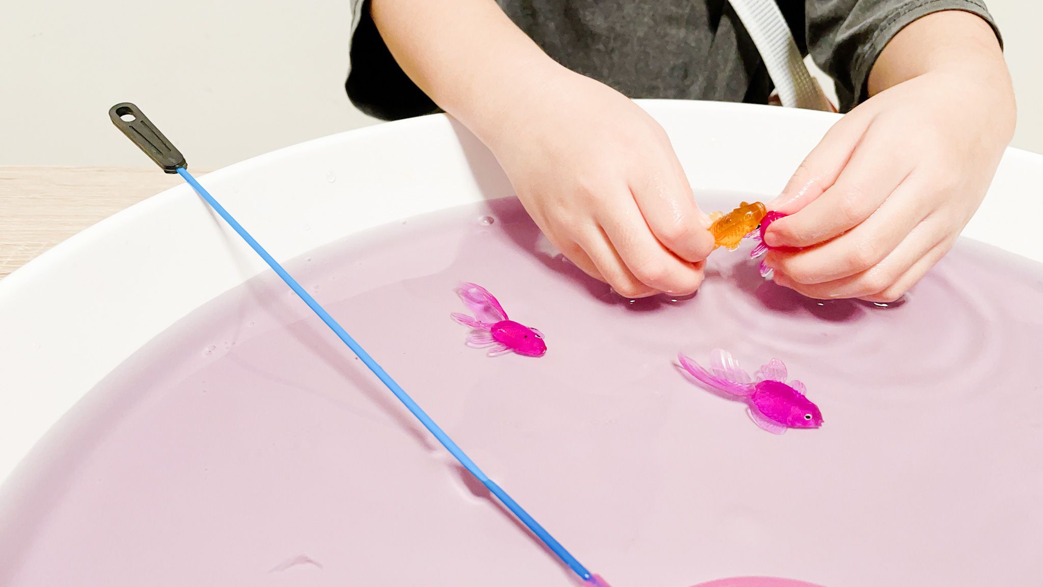 玩玩 Play - 彩色長尾果凍金魚組 (魚身長約4cm、撈網：小圓直徑7CM 長度30CM)-魚一組約20隻、撈網 1支