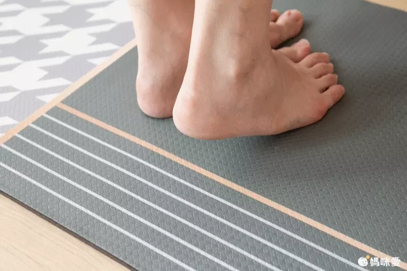 廚房仿皮革PVC防水腳踏墊-簡約英文-白色