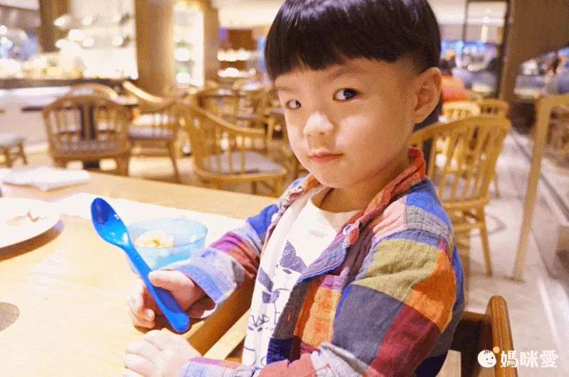 2大2小★暑假不加價【台北君悅】一泊二食豪華度假之旅