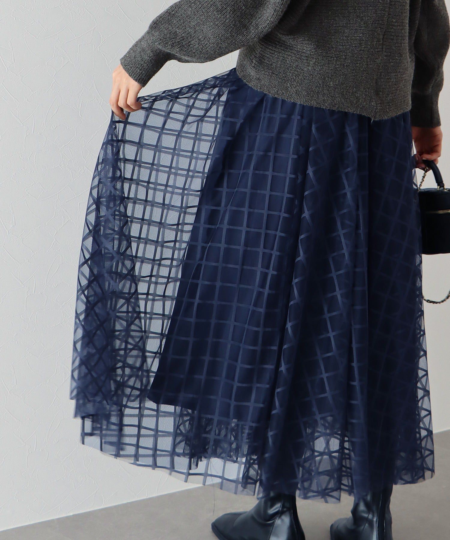 日本 BLUE EAST - 優雅格紋修身紗裙-簡約黑