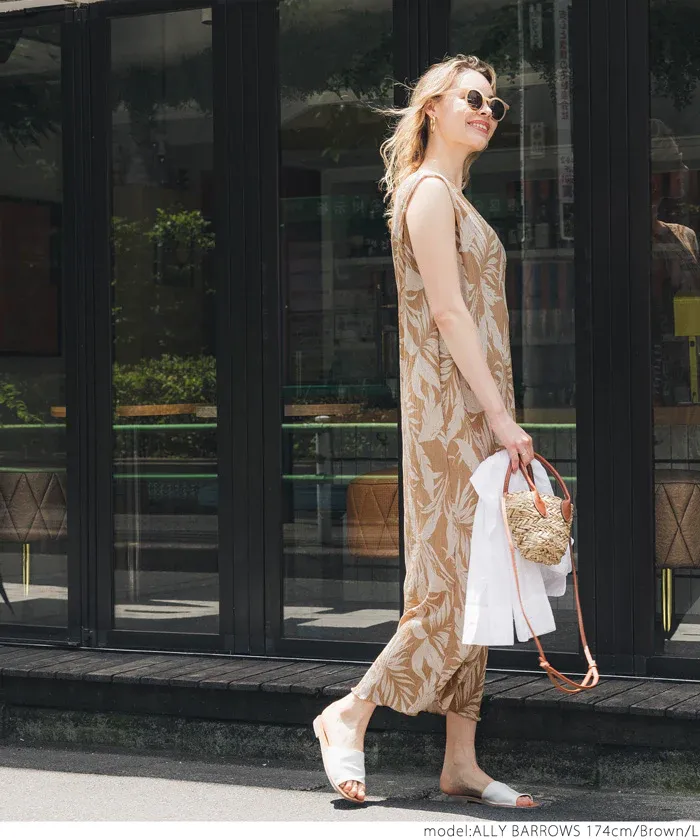 日本 COCA - 海島風情印花無袖洋裝-咖啡