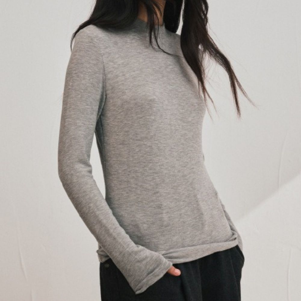 輕絨暖感4.4%羊毛天絲親膚小立領長袖上衣-絨灰