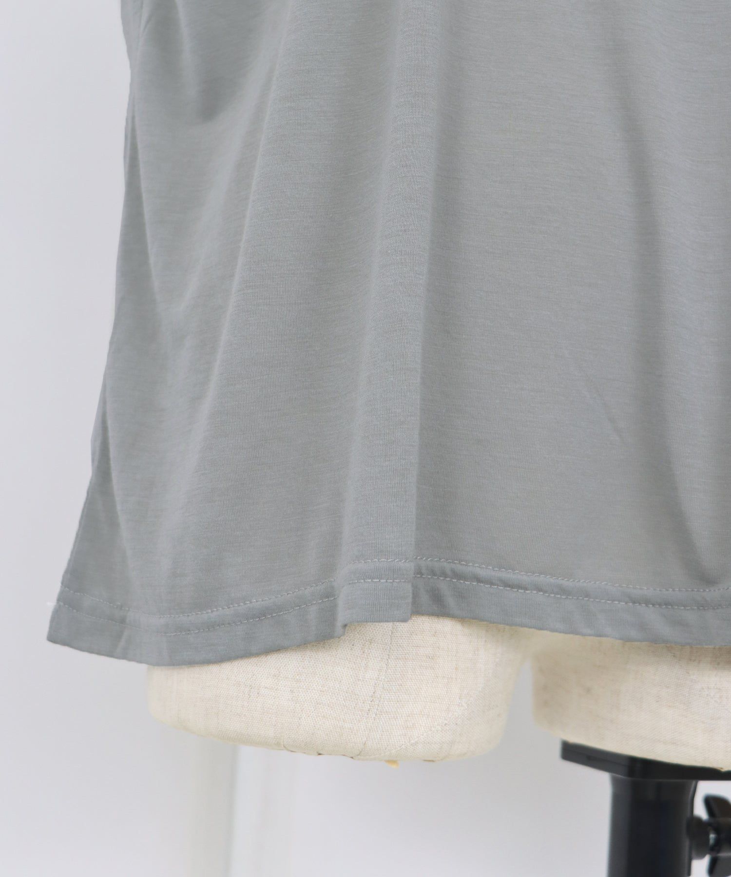 日本 BLUE EAST - 柔軟薄透落肩長袖上衣-粉