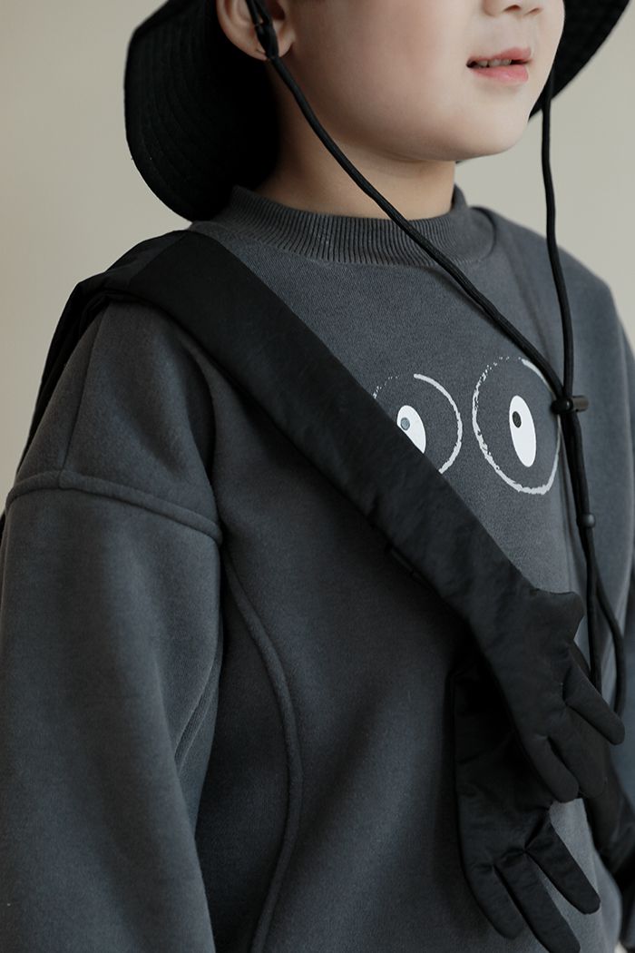 TONGMO - (加絨)圓領長袖上衣/大學T-大眼睛-黑色