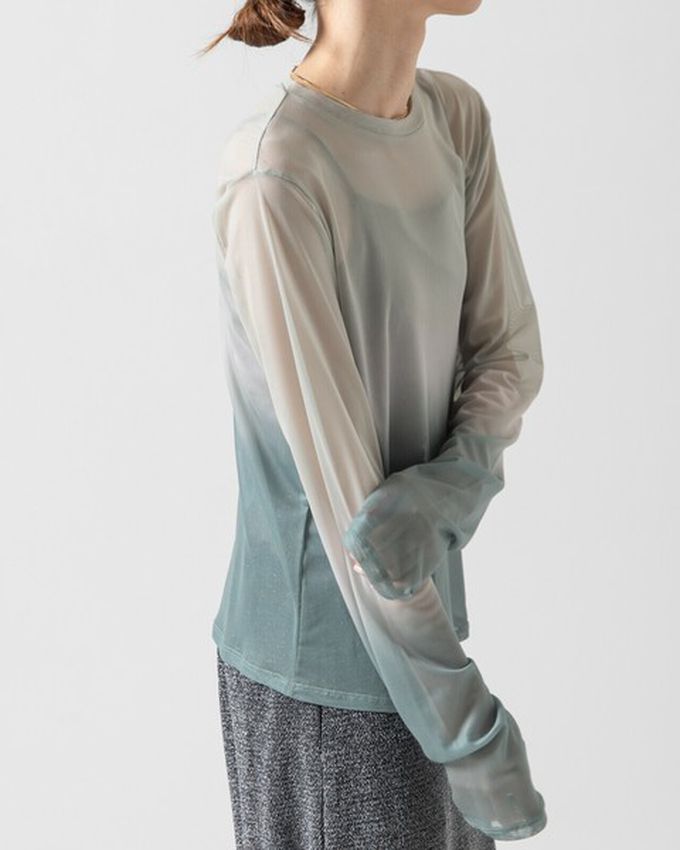 日本 gleam - 唯美漸層透膚圓領長袖上衣-水藍x草綠