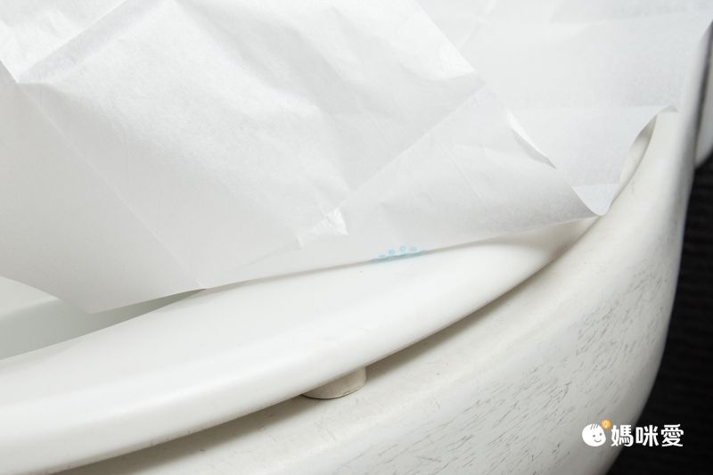 日本代購 - 日本製黏貼式馬桶坐墊紙(內附贈隨身收納包) (38x43cm)-70枚/盒