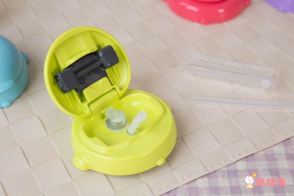 喝水四階段一杯搞定！日本 Combi水杯，5m用到幼稚園畢業