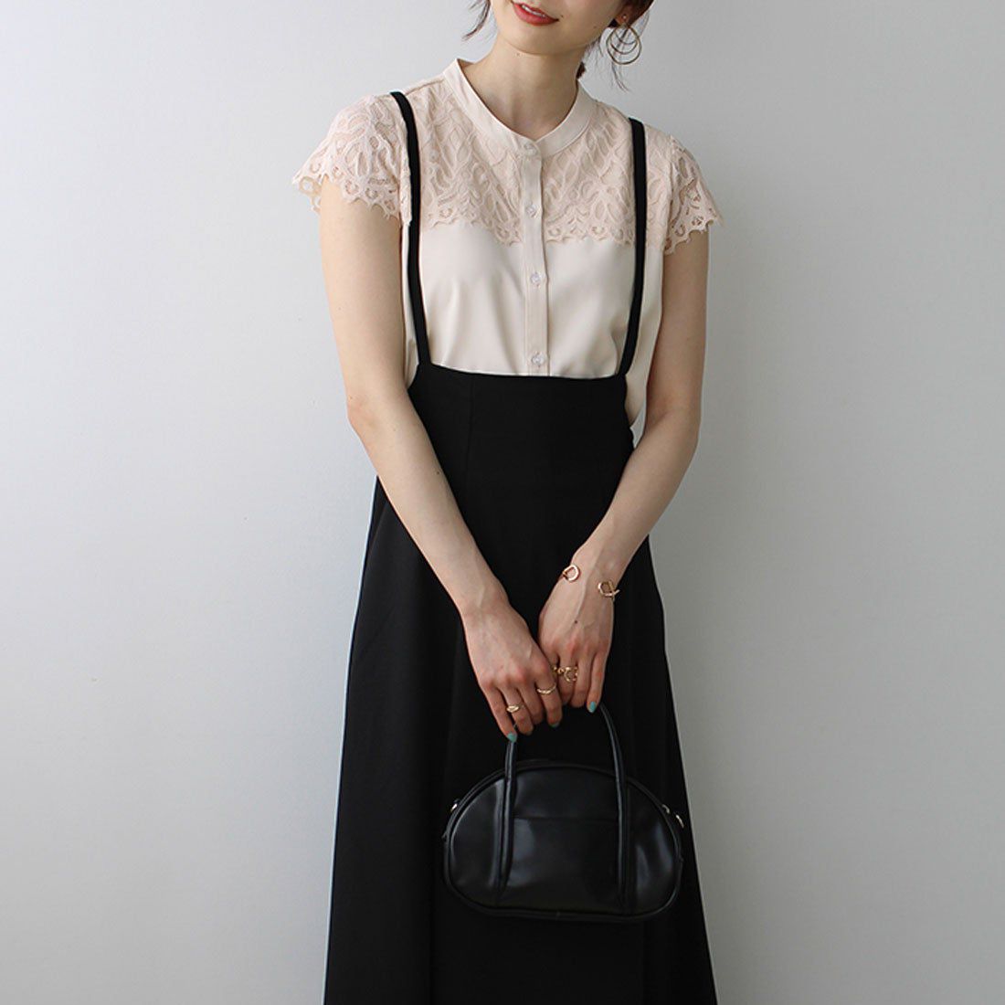 日本 BELLUNA - 精緻蕾絲拼接雪紡無袖襯衫-淺杏