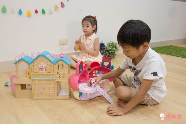 日本【TAKARA TOMY】超萌迪士尼扭蛋機、遊戲屋