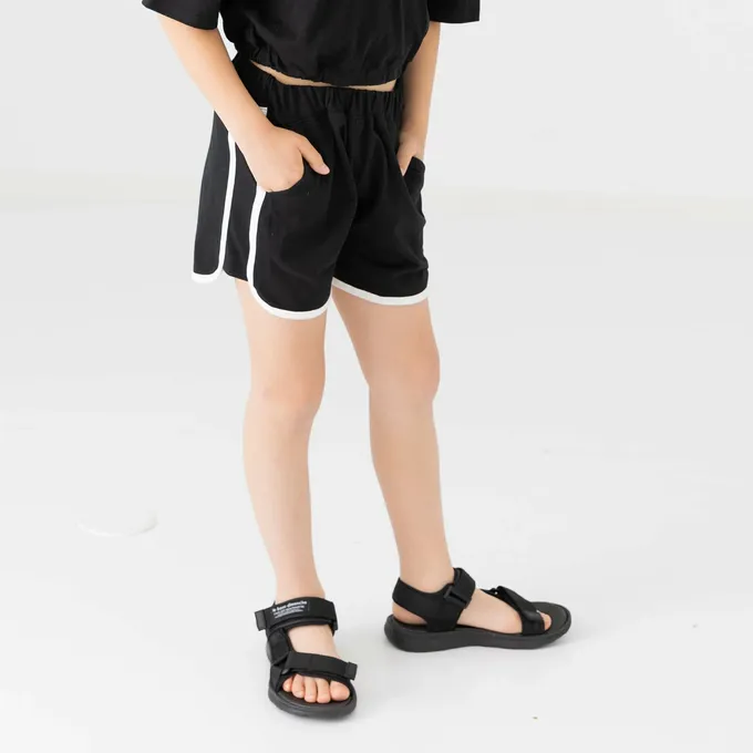 日本 Chil2 - 純棉運動風俏皮滾邊短褲-黑