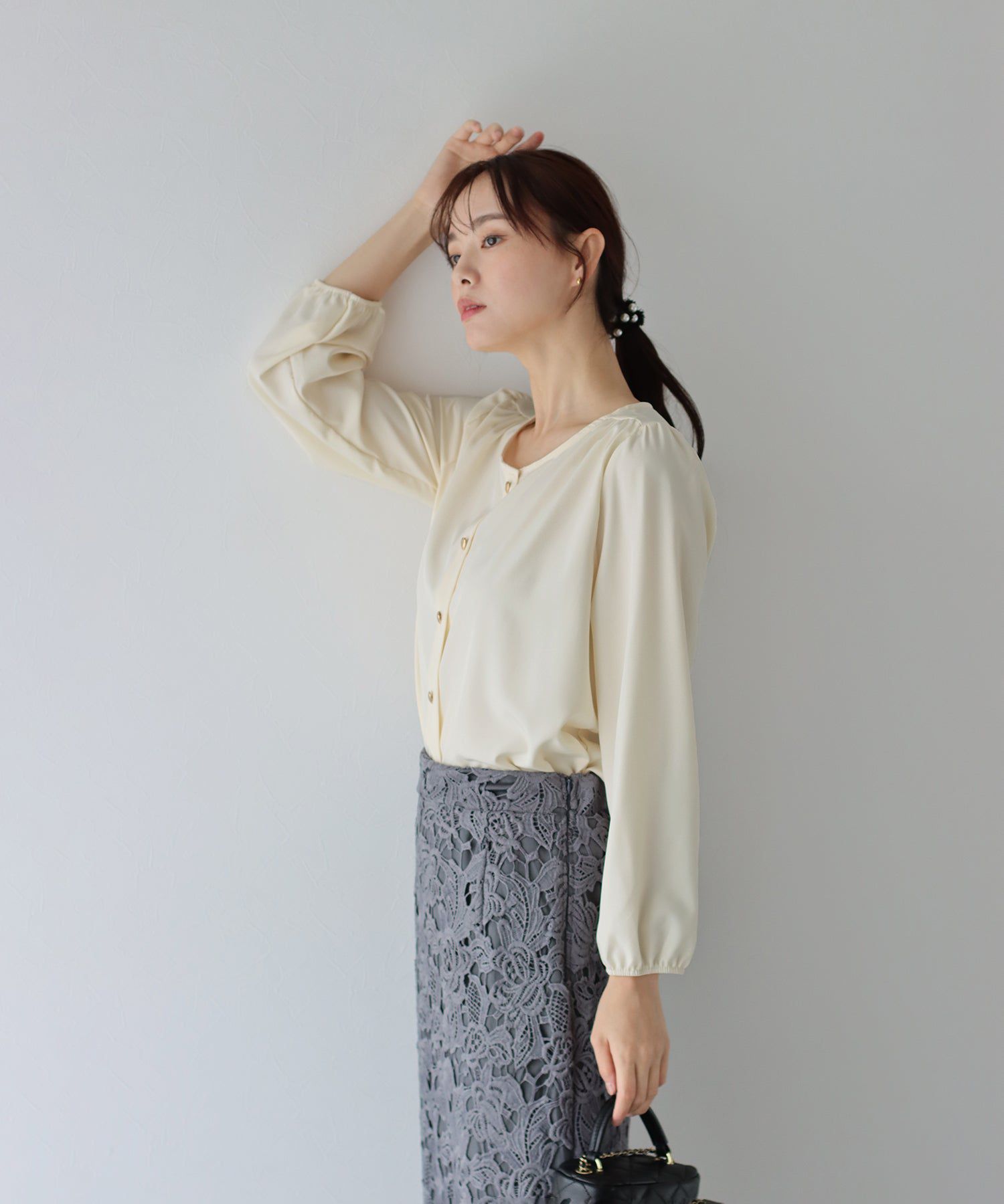 日本 BLUE EAST - 圓領金色愛心長袖襯衫-卡其