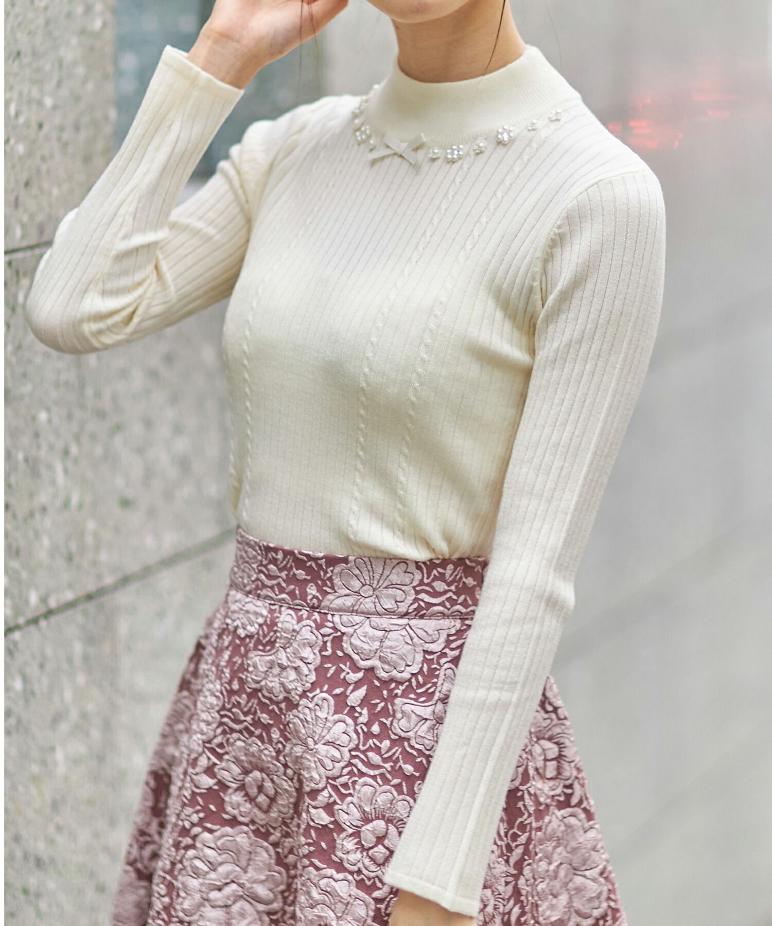 日本 tocco-closet - 氣質珍珠花朵針織上衣-奶油杏