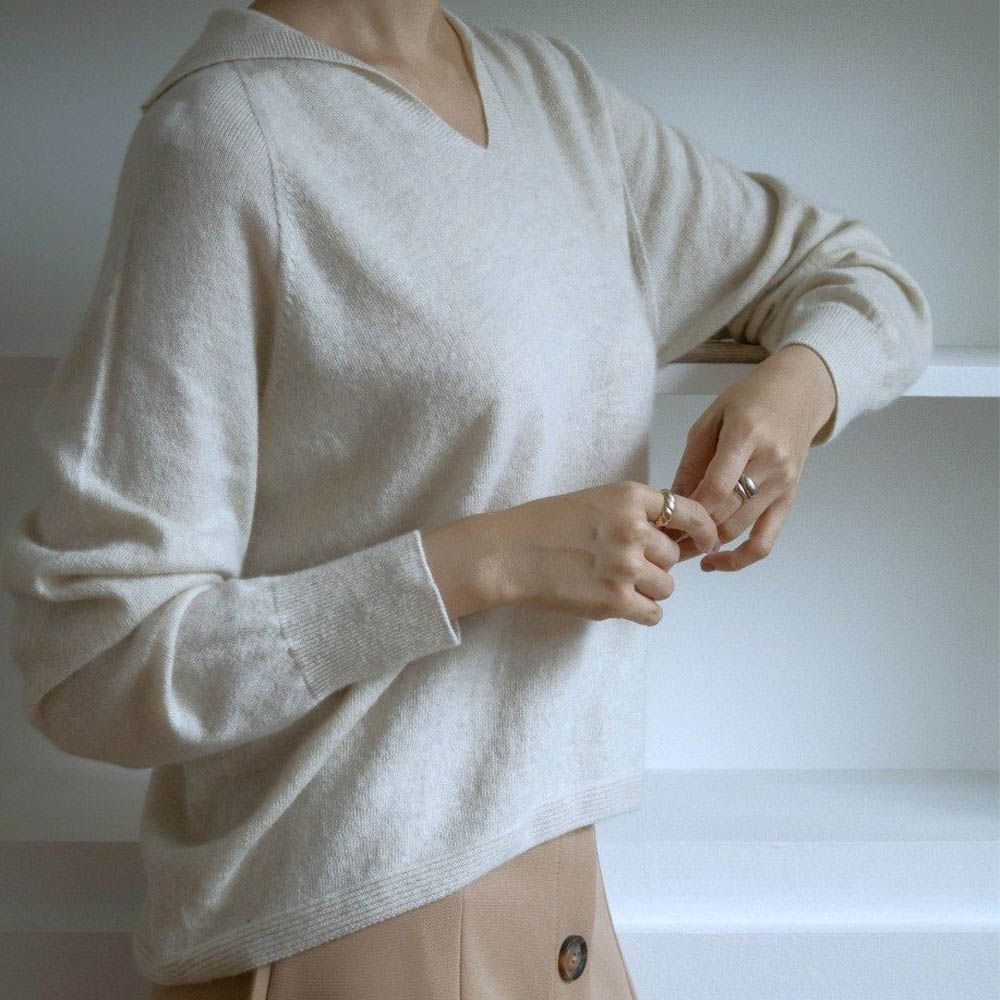 柔軟美麗諾羊毛無縫V字翻領長袖針織上衣-燕麥米 (FREE)