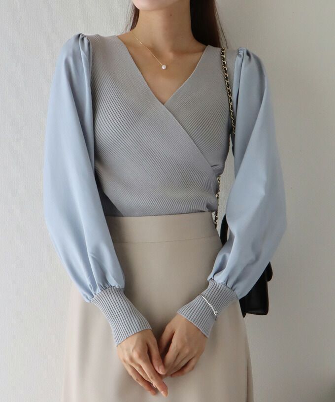 日本 BLUE EAST - V領羅紋拼接泡泡長袖上衣-藍灰