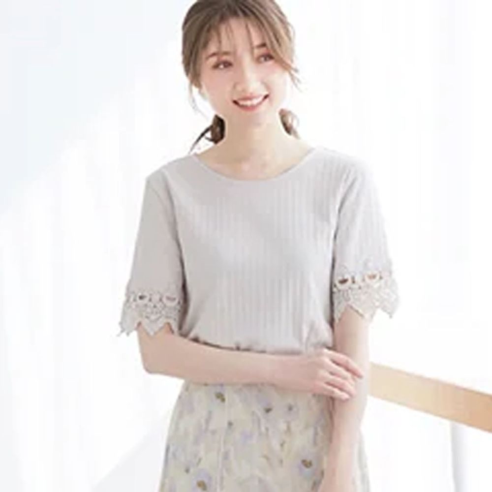 日本 BELLUNA - 蕾絲拼接袖直羅紋短袖上衣-淺灰