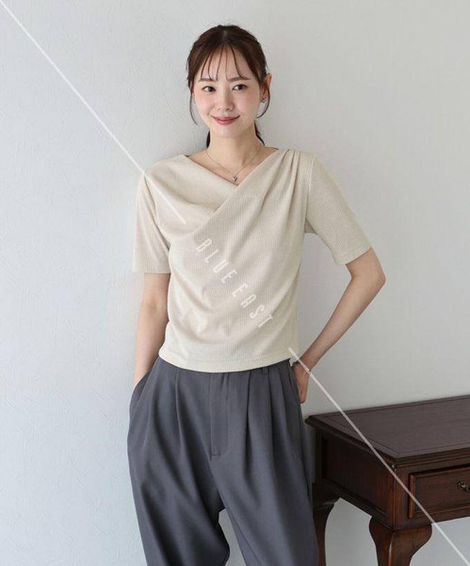 日本 BLUE EAST - 美型羅紋皺摺V領短袖上衣-水藍