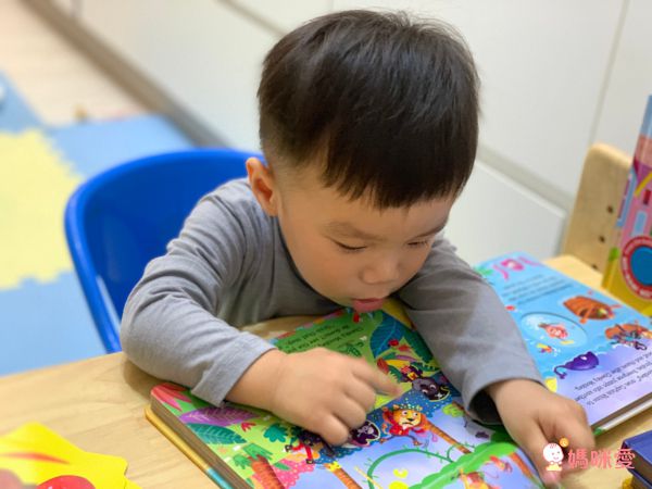 孩子超愛音效書單本160元❤ 1歲起英文遊戲操作書！玩到跟著節奏搖擺囉♫
