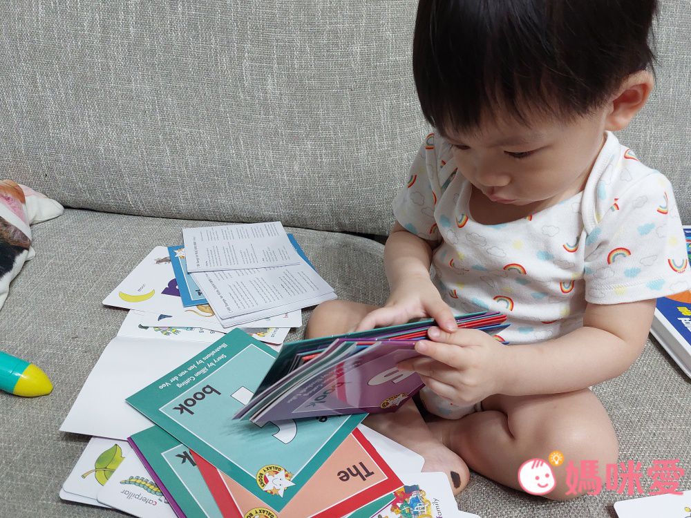 臺灣麥克 - 字母學習啟蒙首部曲-(點讀版)-Rhyming around the Alphabet-14×16.5cm/平裝/彩色/24小書+26張字卡+點讀筆