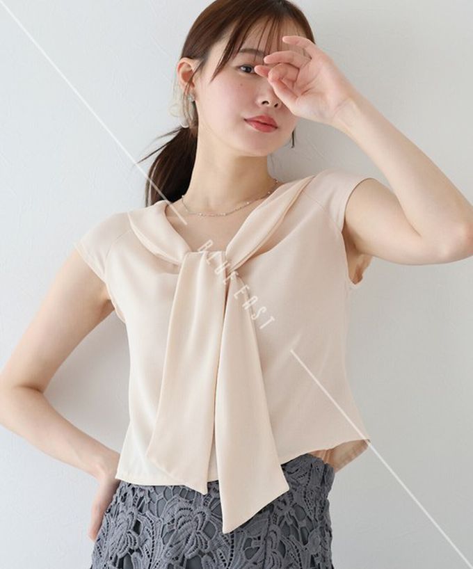 日本 BLUE EAST - 簡潔美型領巾法式袖上衣-黑 (M)