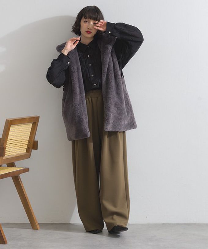 日本 ELENCARE DUE - 柔軟蓬鬆仿毛長版連帽背心(有口袋)-象牙白