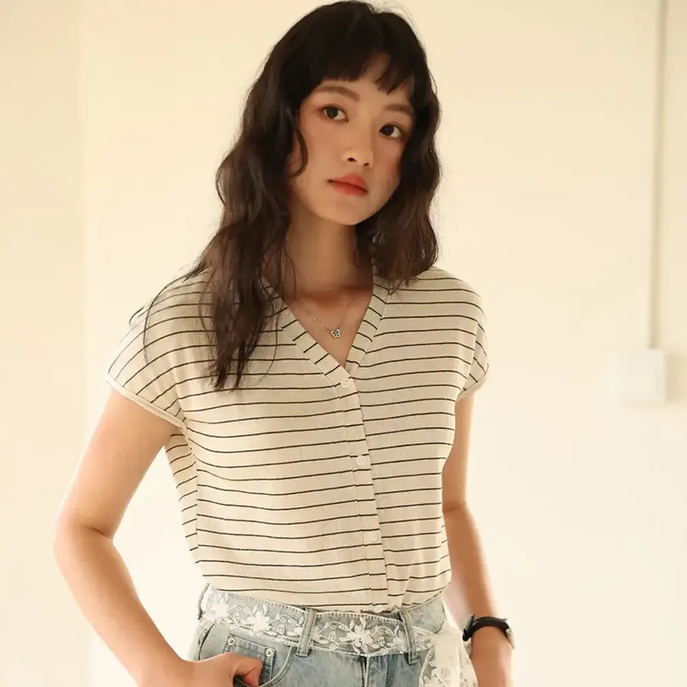 天絲亞麻顯瘦V領法式袖上衣-燕麥條