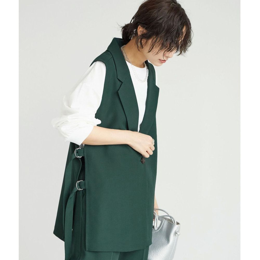 日本 ELENCARE DUE - 率性側開衩扣帶無袖西裝外套-綠