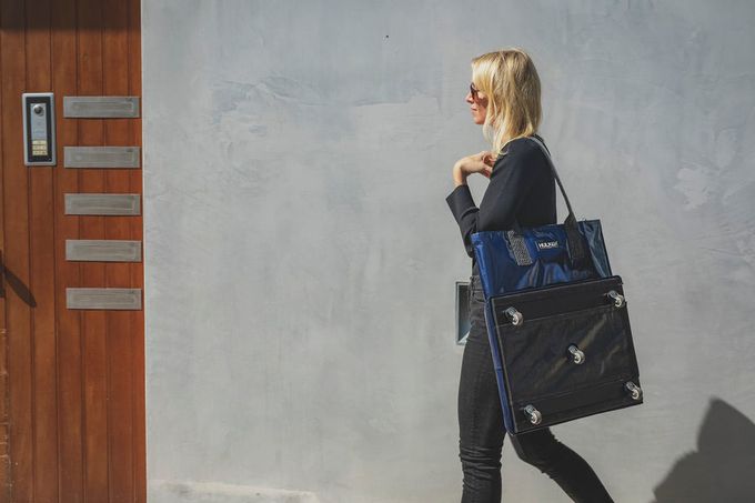 遇上階梯也可輕鬆背上肩