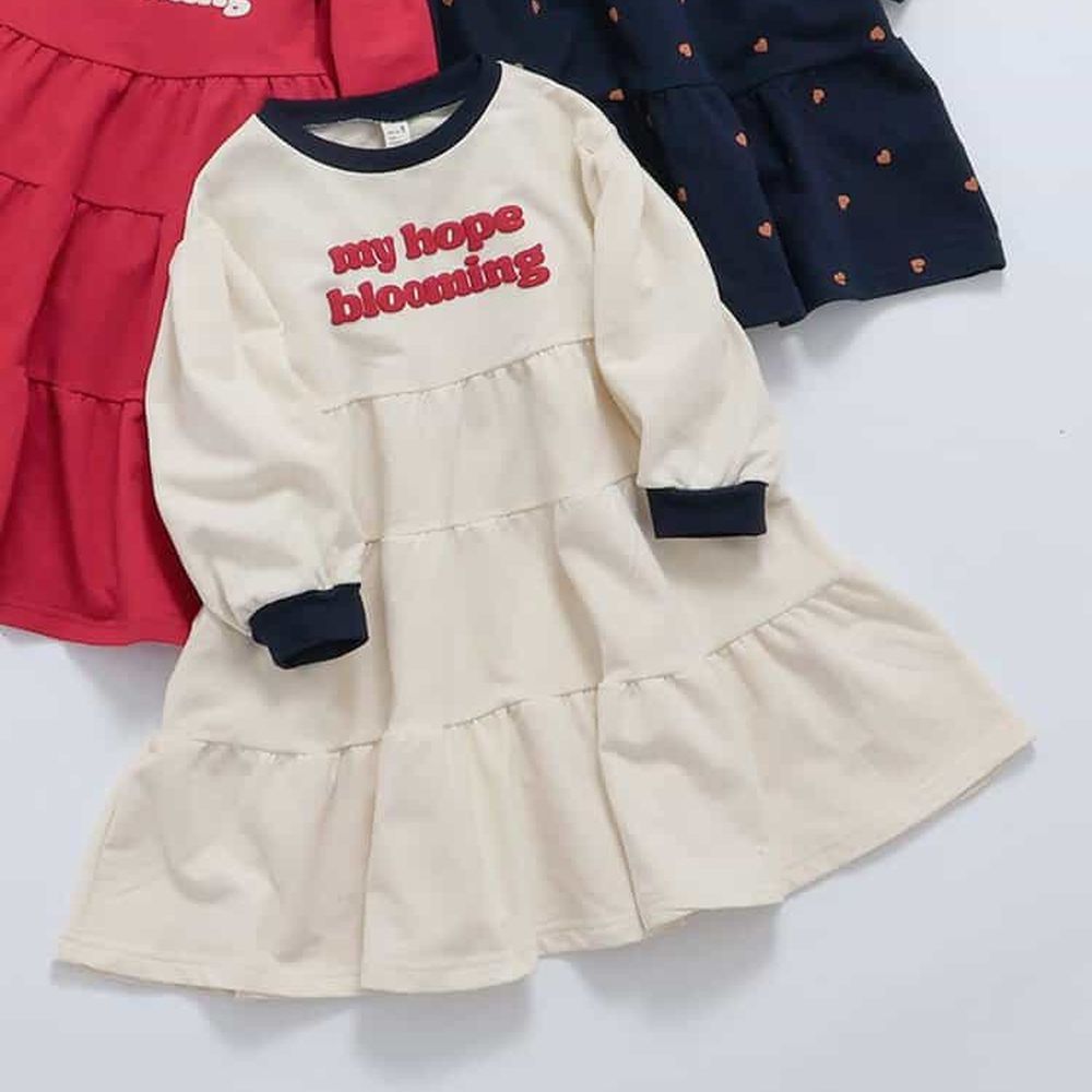 休閒風英文logo分層長袖洋裝-奶油杏