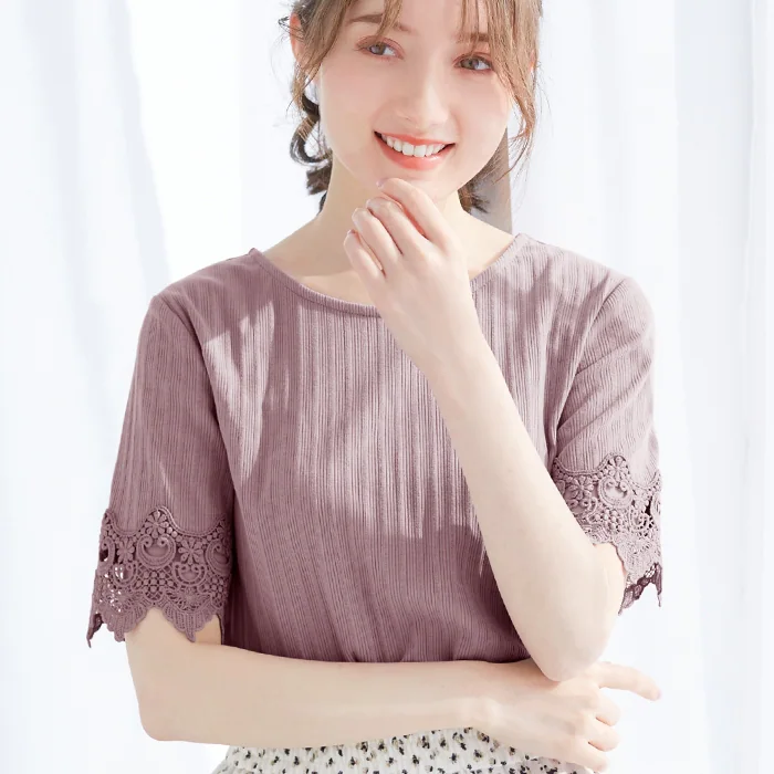 日本 BELLUNA - 蕾絲拼接袖直羅紋短袖上衣-淺灰