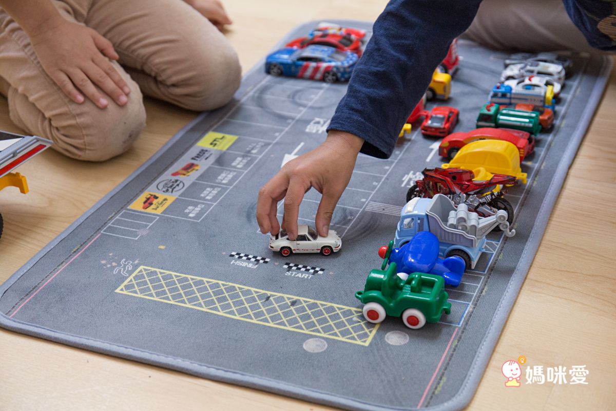 售完不補【玩具車收納地毯-擬真停車場】車車控必備！