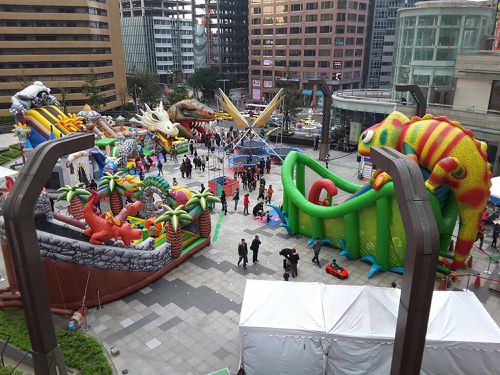 小恐龍巨無霸氣墊樂園巡迴展-新店家樂福