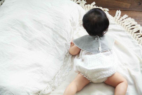 MARLMARL - 微笑圍兜兜-啾啾玩具系列-橘領結 (脖圍25-28cm)