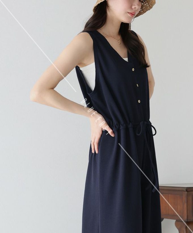 日本 BLUE EAST - 韓國製 簡潔迷人V領無袖連身褲-卡其