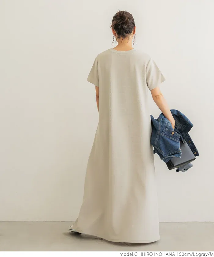 日本 COCA - 速乾彈性 修身圓領短袖洋裝-黑