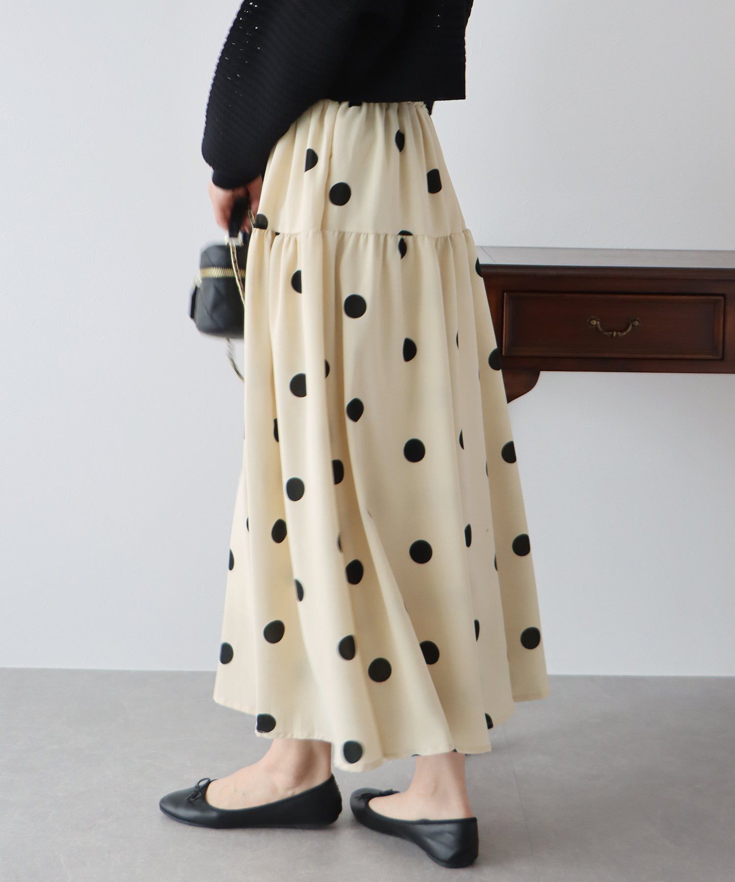 日本 BLUE EAST - 時尚波普點點修身長裙-黑