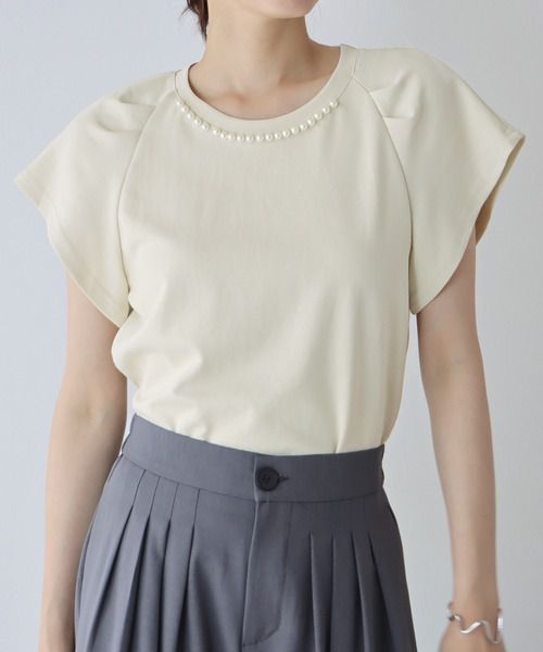 日本 BLUE EAST - 氣質珍珠圓領短袖上衣-深灰