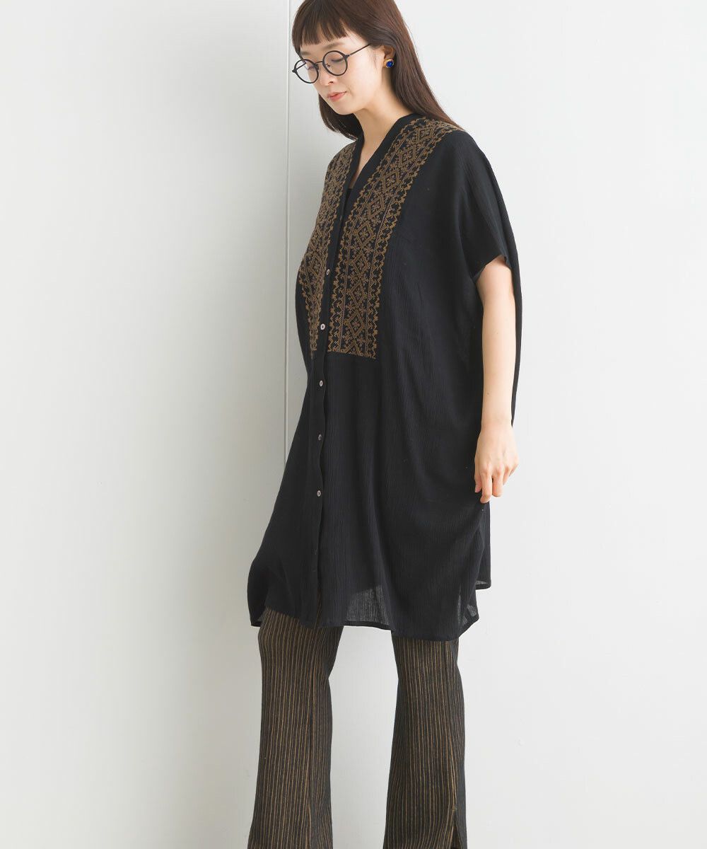 日本女裝代購 - 100%印度棉 前刺繡V領長版短袖上衣-白