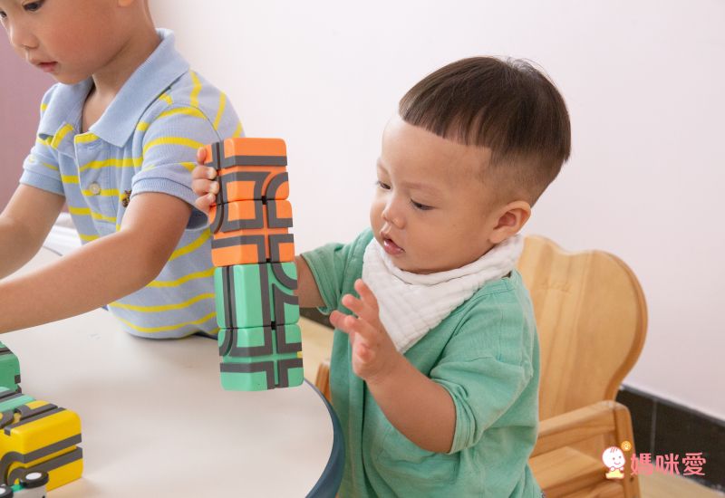 Qbi - 益智磁吸軌道玩具-成長探索系列-兒童同樂組-[獨家送]經典方塊4入擴充包(顏色隨機)