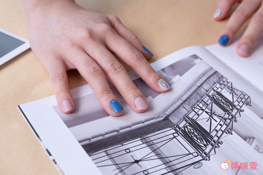 韓國 Glossy Blossom - 美甲貼-藍粉水鑽-一張20貼+美甲貼磨甲棒